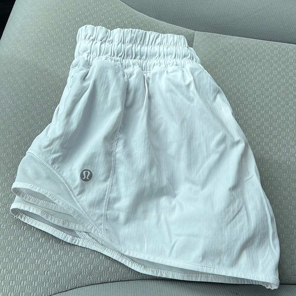 Lululemon Hotty Hot short low rise 2.5 inch inseam